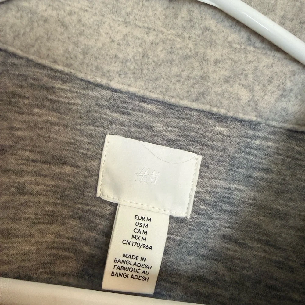 H&M Gray Button-Up Shacket - Picture 4 of 4